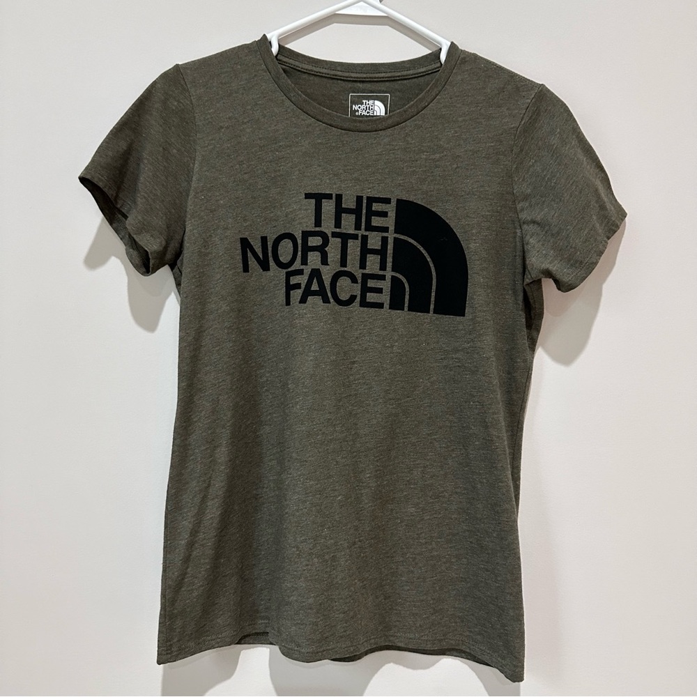 THE NORTH FACE TNF logo Short Sleeve Tee/ Top Size S NWOT